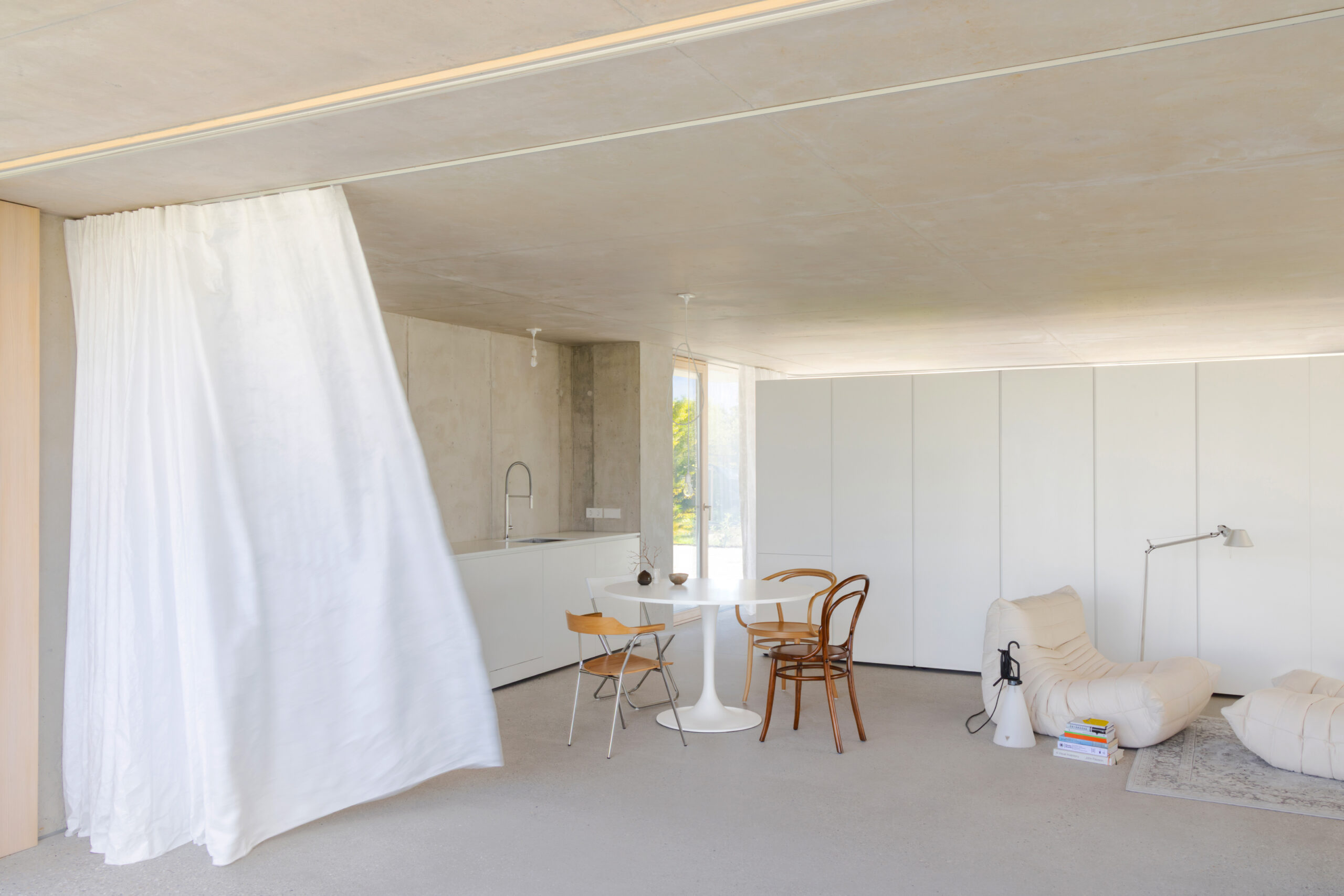 House on the Edge of the Plain_photo_Ana Skobe (10)